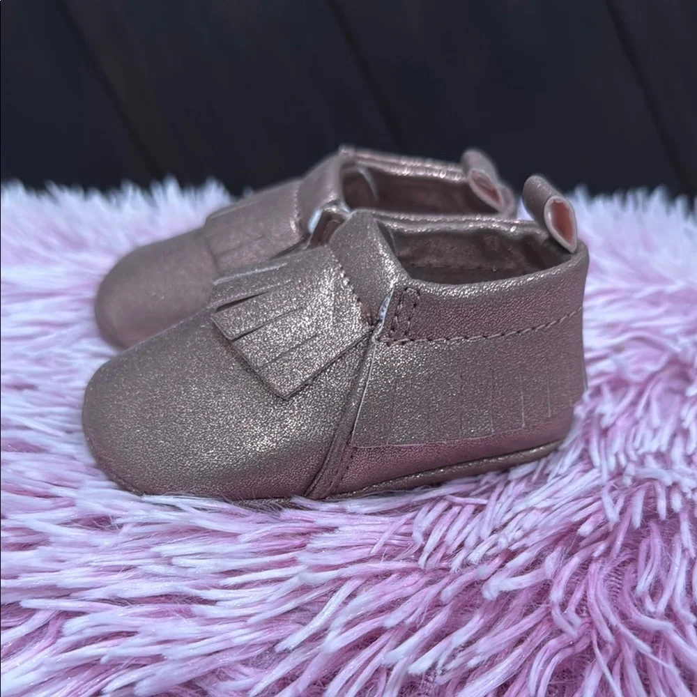🚨2/$10🚨Gold and Pink Kids Moccasins